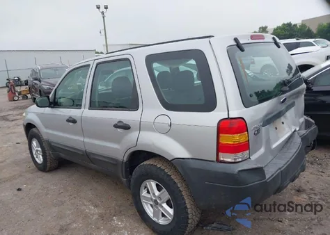2005 Ford Escape Xls z USA, uszkodzony, nr VIN 1FMYU02Z15KB85699